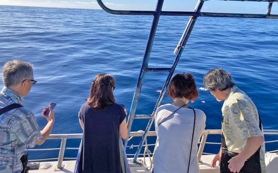 海洋散骨の服装・マナーと持ち物リスト